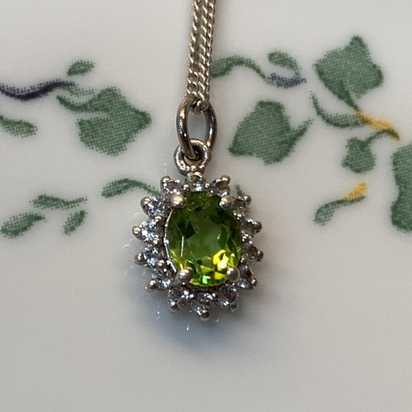 Regal Sterling Silver Pendant Including Petite Chain. - Picture 7 of 14